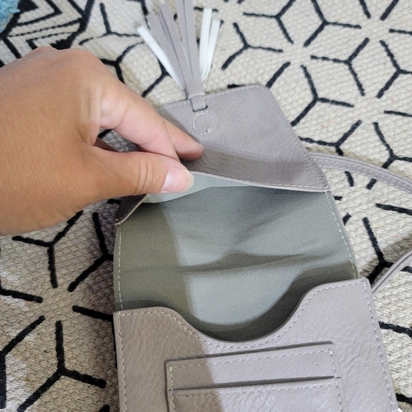 HARPER CROSSBODY in LIGHT GRAY - Picture 6 of 12